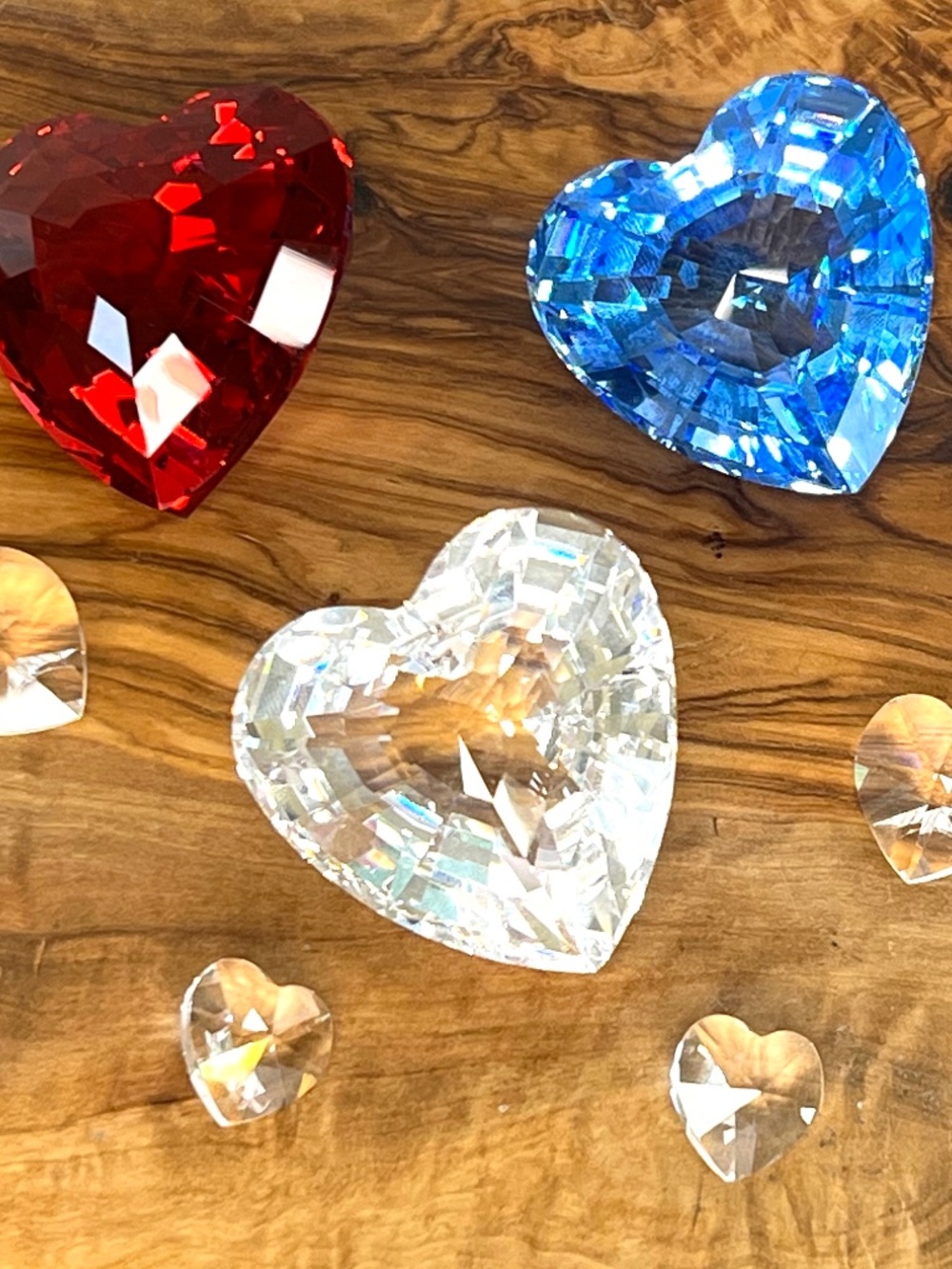 7 SWAROVSKI CRYSTAL SCS RENEWAL HEARTS RED BLUE CLEAR Paperweight Mint Condition